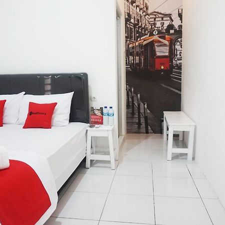 Hotel Reddoorz @ Jalan Tanjung Blitar Extérieur photo