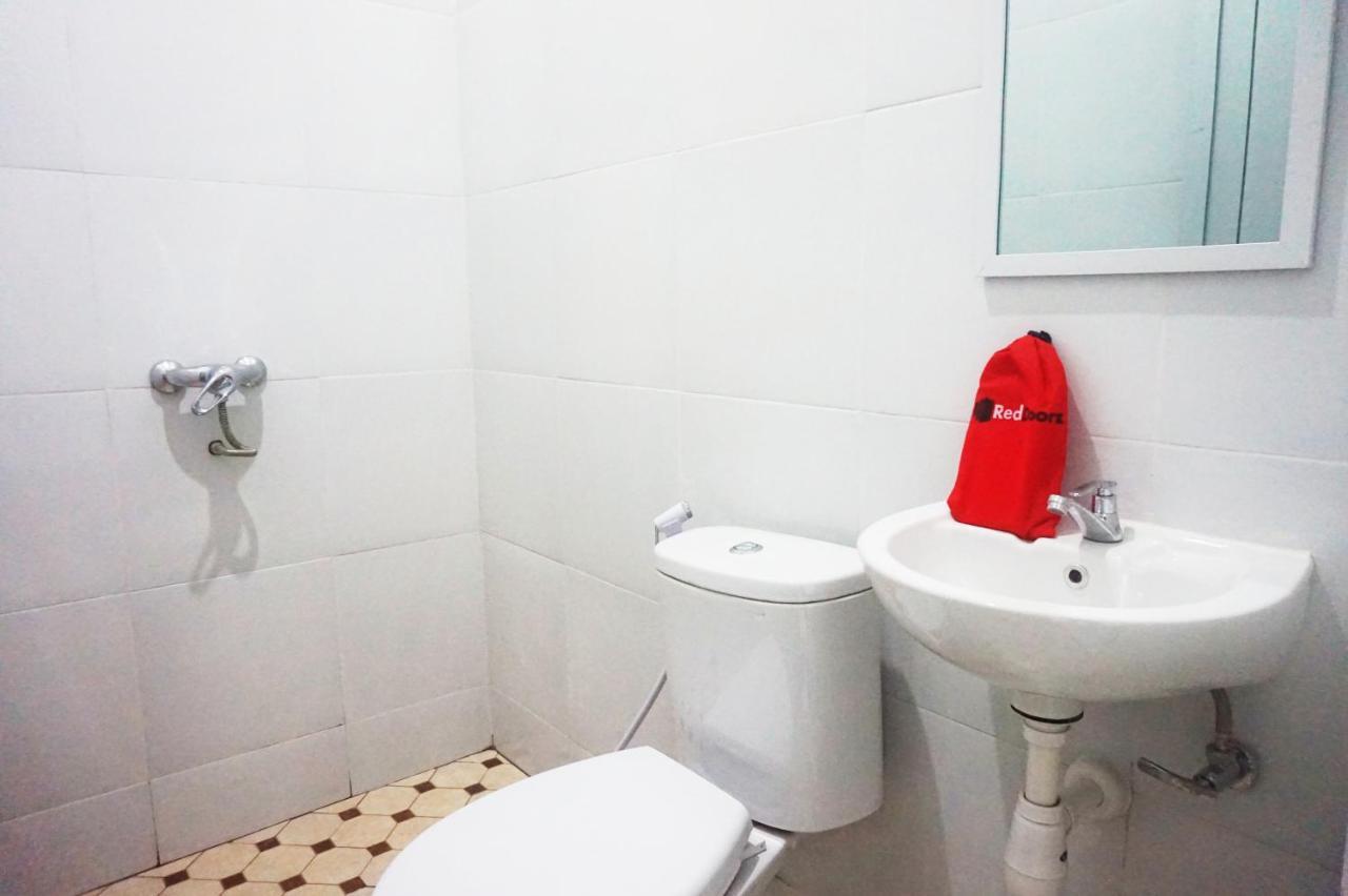 Hotel Reddoorz @ Jalan Tanjung Blitar Extérieur photo