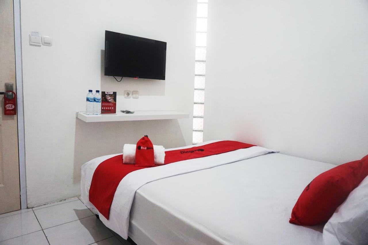 Hotel Reddoorz @ Jalan Tanjung Blitar Extérieur photo