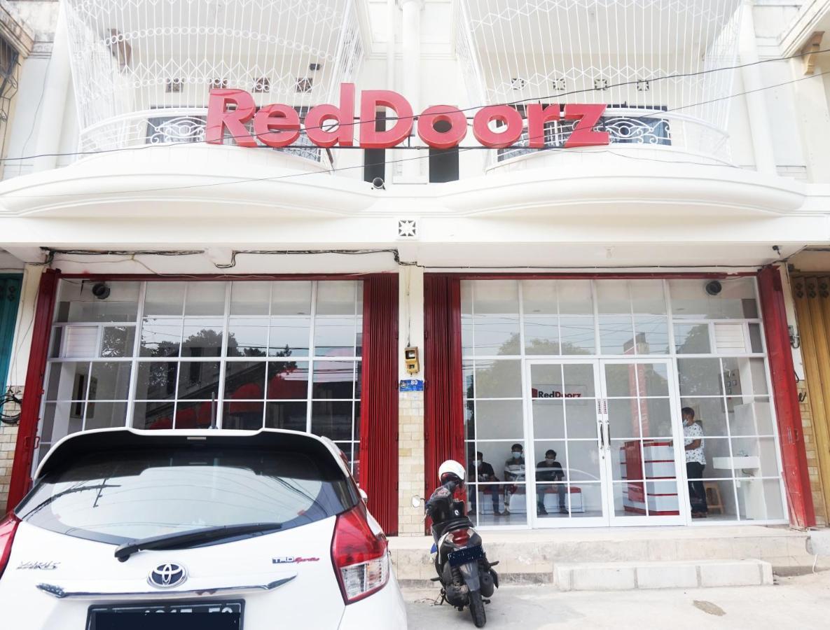 Hotel Reddoorz @ Jalan Tanjung Blitar Extérieur photo