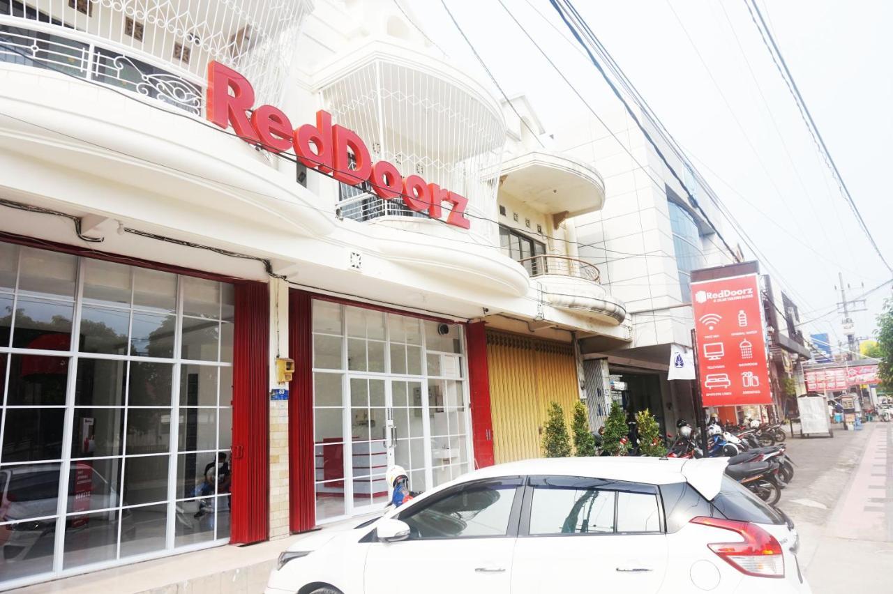 Hotel Reddoorz @ Jalan Tanjung Blitar Extérieur photo