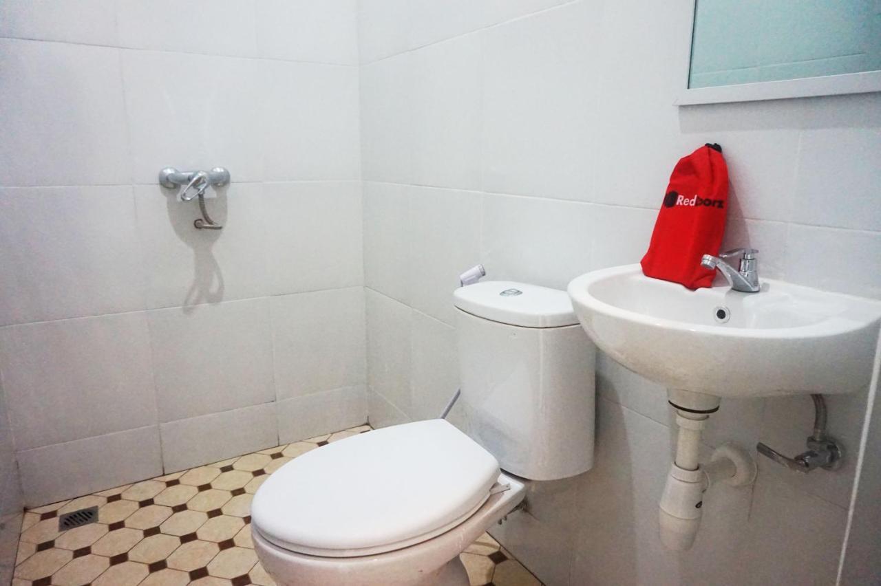 Hotel Reddoorz @ Jalan Tanjung Blitar Extérieur photo