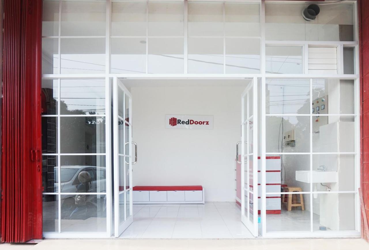 Hotel Reddoorz @ Jalan Tanjung Blitar Extérieur photo