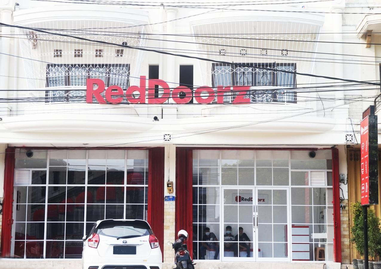 Hotel Reddoorz @ Jalan Tanjung Blitar Extérieur photo